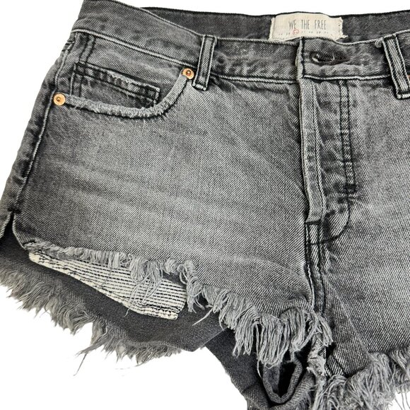 Free People "We The Free" Denim Fray Hem Shorts, Size 26 - Picture 4 of 8